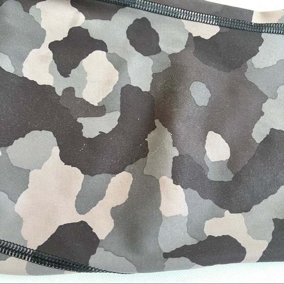 Athleta Lightning Stash Pocket Camo 7/8 Tight In Supersonic - Picture 10 of 11